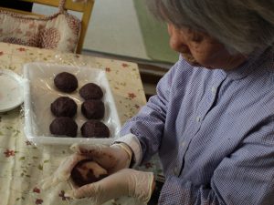 いきいきデイサービス　若松区　手作り牡丹餅3