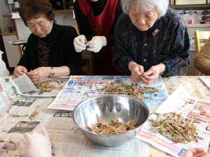 いきいきデイサービス 若松区 つくしはかま取り3