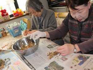 いきいきデイサービス　若松区　つくしはかま取り2