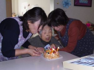 グループホームいきいき桜苑 八幡西区黒崎 誕生日ケーキ1