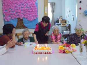 グループホームいきいき桜苑 八幡西区黒崎 誕生日ケーキ3