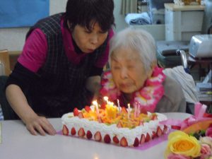 グループホームいきいき桜苑 八幡西区黒崎 誕生日ケーキ2