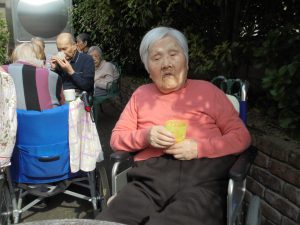 グループホームいきいき桜苑?　八幡西区黒崎　苑庭でお茶会5