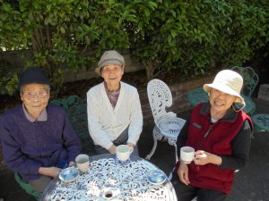 グループホームいきいき桜苑? 八幡西区黒崎 苑庭でお茶会1