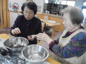 いきいき良花居　八幡西区東折尾町　いちご大福作り1