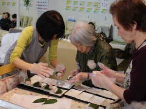 いきいきデイサービス　若松区　桜餅作り2