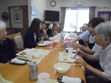 グループホームいきいき良花居 八幡西区東折尾町 餃子パーティー2