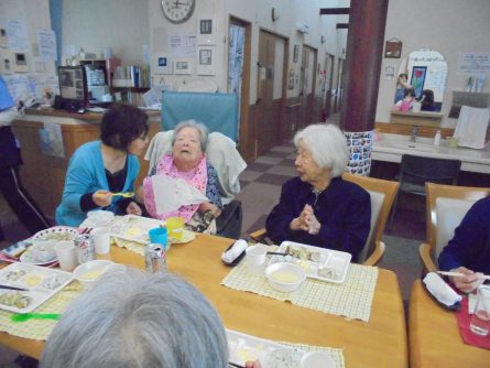 グループホームいきいき良花居 八幡西区東折尾町 餃子パーティー4