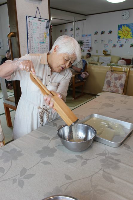 いきいき青葉台西デイ　おやつ　ところてん②