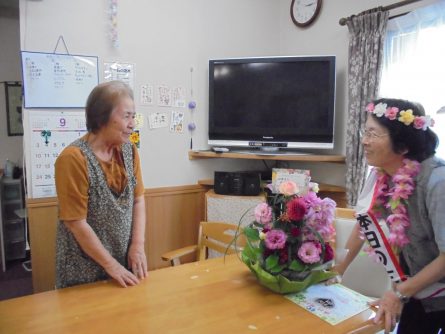 八幡西区東折尾町　グループホームいきいき良花居　お誕生会2