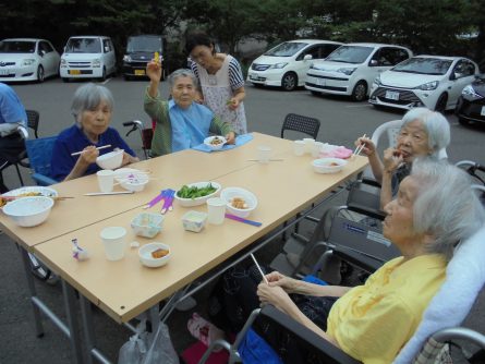 八幡西区東折尾町　グループホームいきいき良花居　お誕生会4