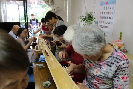 いきいきデイサービスセンター青葉台西　流しそうめん②