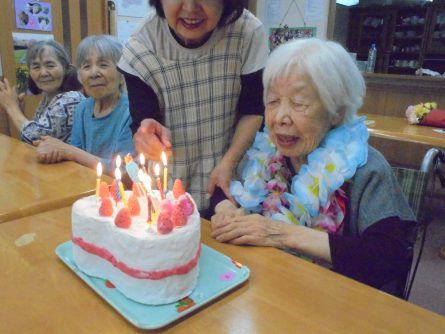 グループホームいきいき良花居　八幡西区東折尾町　10月お誕生日会5