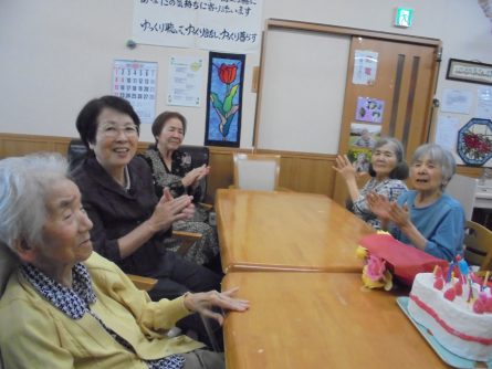 グループホームいきいき良花居　八幡西区東折尾町　10月お誕生日会2