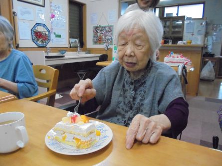 グループホームいきいき良花居　八幡西区東折尾町　10月お誕生日会4