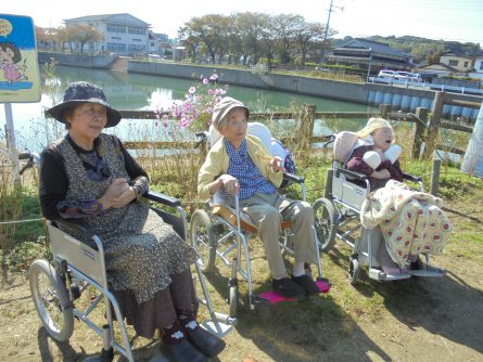 八幡西区東折尾町　グループホームいきいき良花居　秋を探しに・・・2