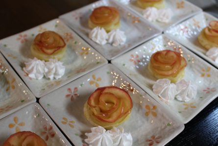いきいきデイサービスセンター青葉台西 手作りおやつ アップルローズパイ
