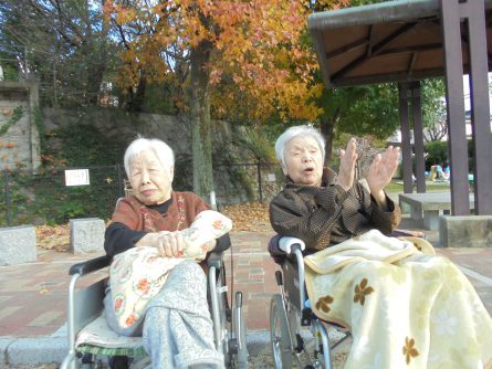八幡西区東折尾町 グループホームいきいき良花居 お散歩日和2