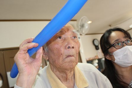 いきいきデイサービス若松区青葉台西　風船ダーツ③