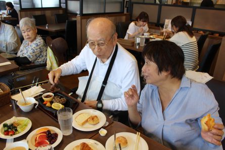 八幡西区山寺町 グループホームいきいき桜苑? 外食レク②
