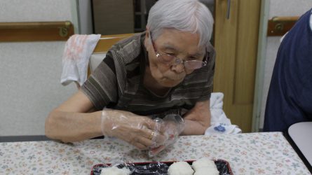 八幡西区山寺町 グループホームいきいき桜苑? おはぎ作り③