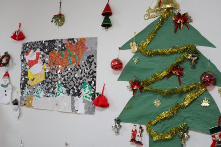 いきいきデイサービスセンター青葉台西 クリスマス壁飾り完成 株 いきいき