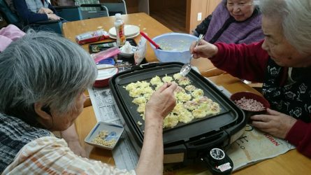 焼き加減はどうでしょう。そろそろひっくり返してみようかな？