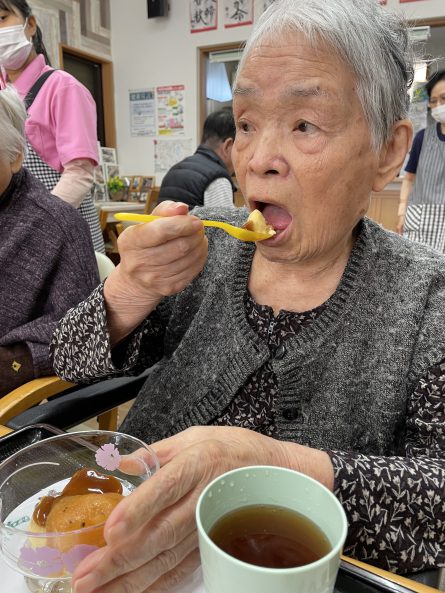 クリスマスのスイーツ。甘いものは皆様大好きです。