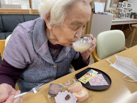 うれしいたのしいひな祭り。甘酒はもちろんノンアルコールです。