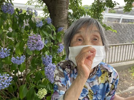 お天気が良い日はお散歩。良い気分転換になります。