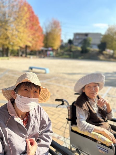 お天気の良い時は公園へお散歩。良い気分転換になります。