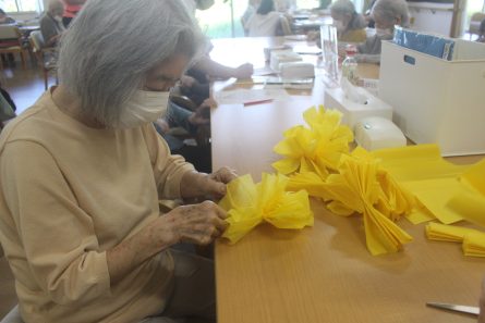 壁飾りのお手伝い